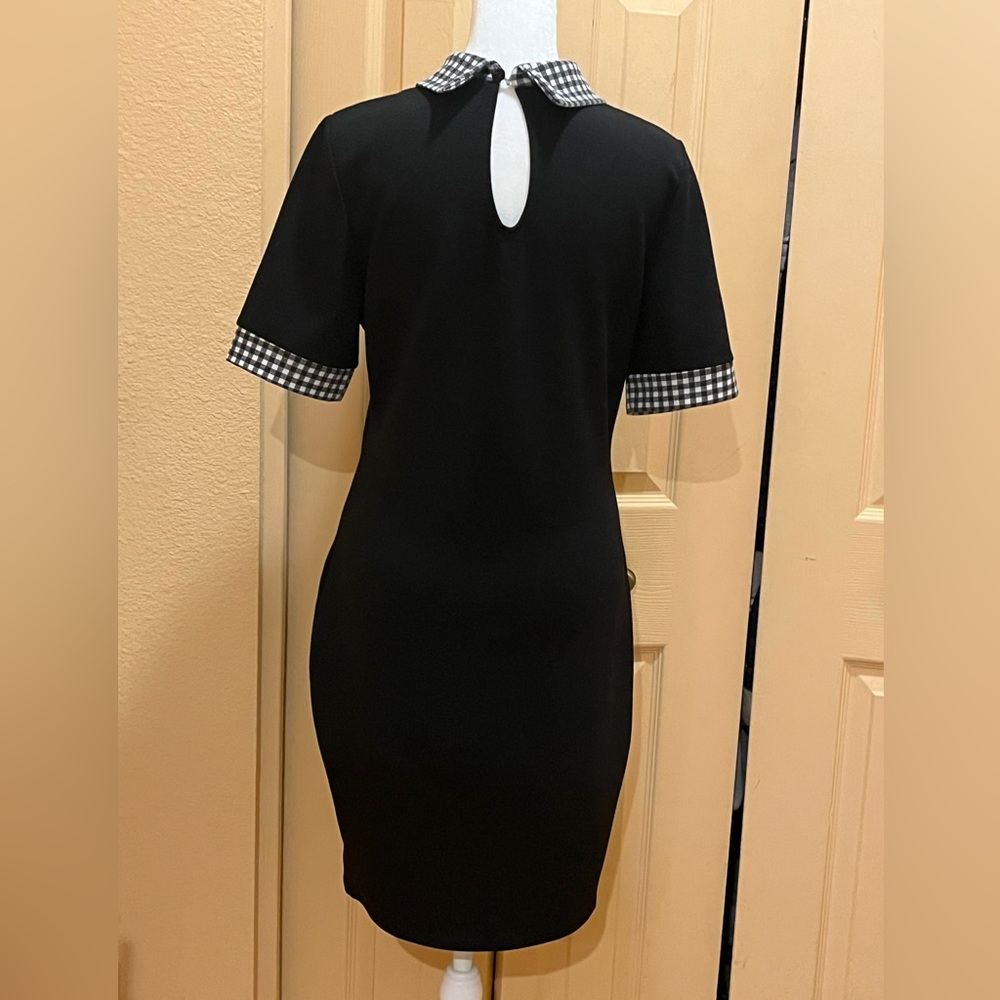 Little black dress w/ white check collar & short sleeves. Pencil silhouette. 10 - Picture 5 of 11
